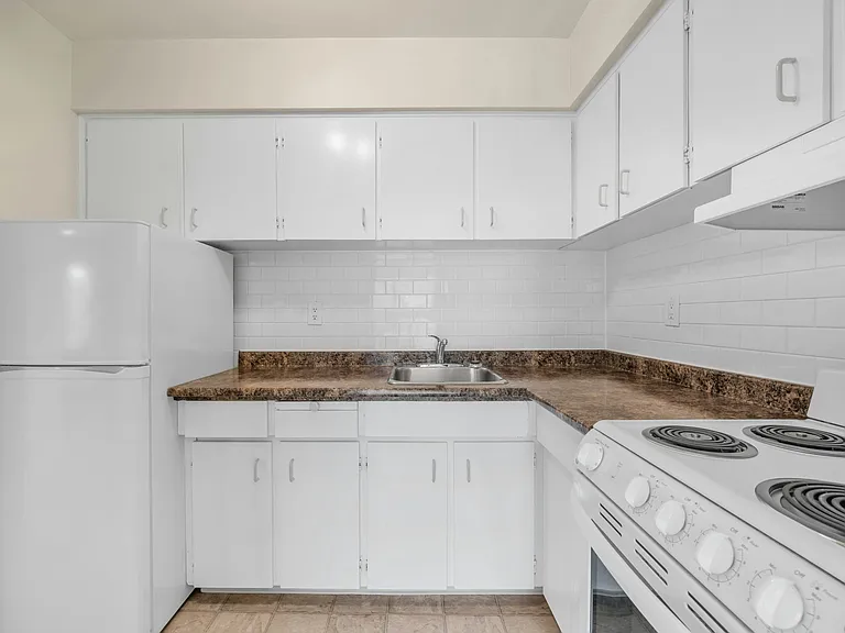 1655 Chesterfield Ave #109 — Photo 7
