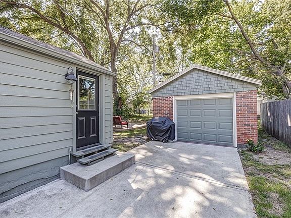 3rd image of 8620 Hayes Dr