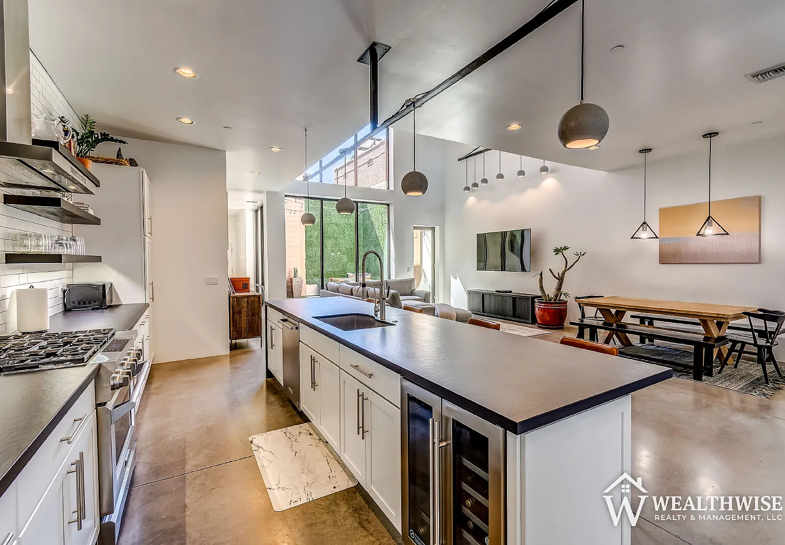 3 bed, 3.0 bath, 2430 sqft, $5,300 — Photo 4