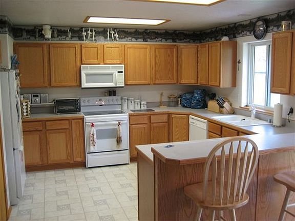 LARGE KITCHEN