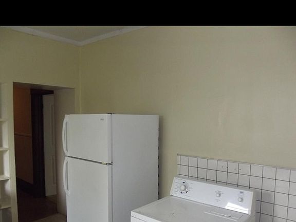 3rd image of 108 Kingwood St #B