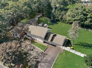 220 Blue Point Rd, Farmingville, NY 11738