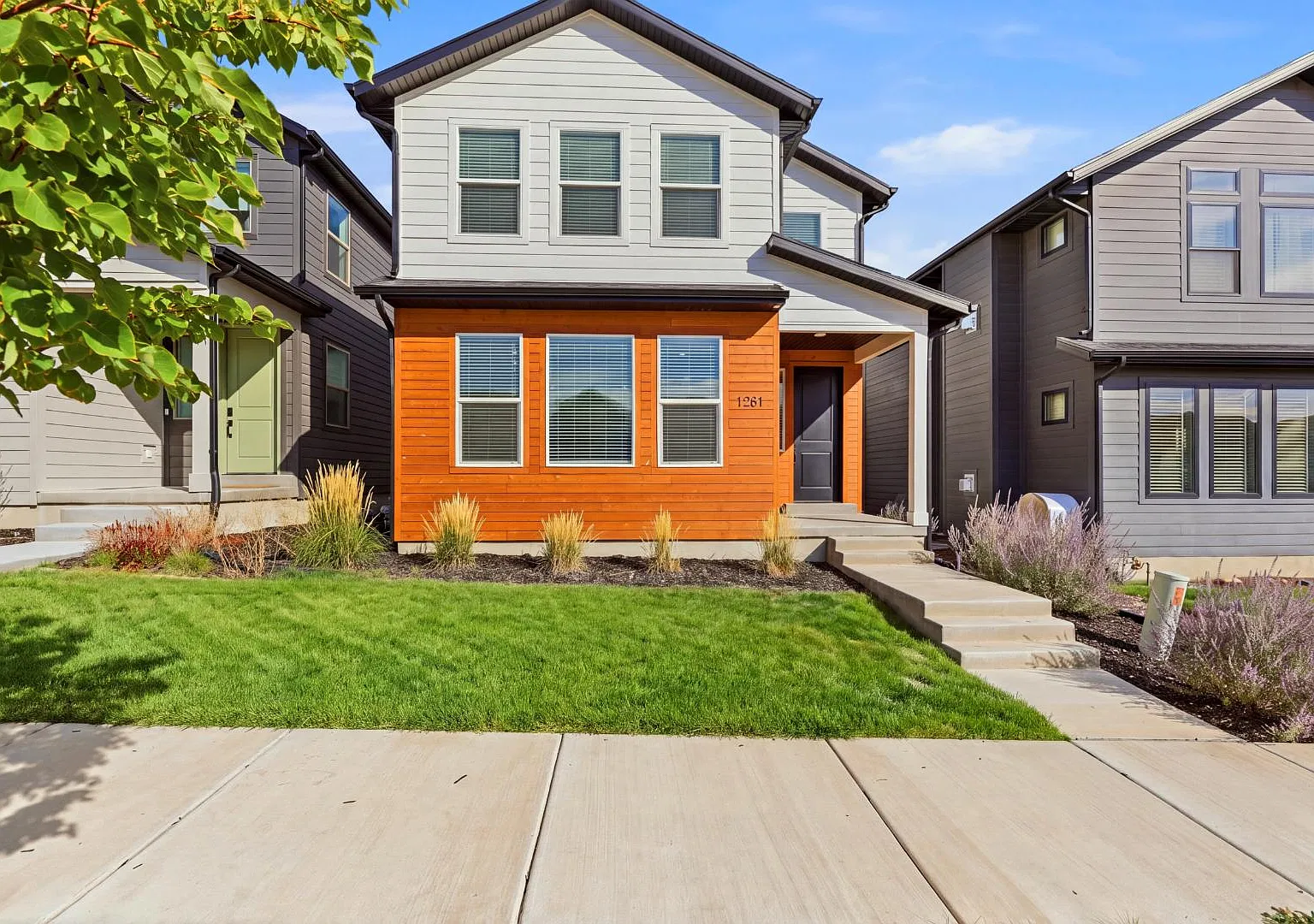 1281 Village Green Trl — Photo 2