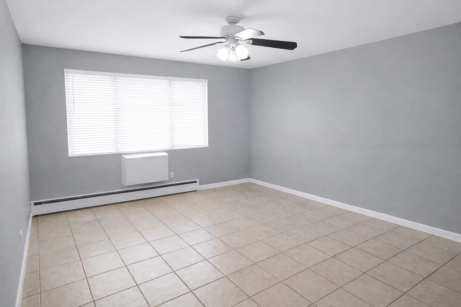 Studio, $810 — Photo 1