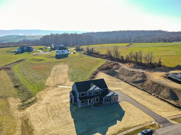 790 Emerald Valley Ln, Bangor, PA 18013