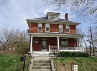 716 N 9th St, Atchison, KS 66002