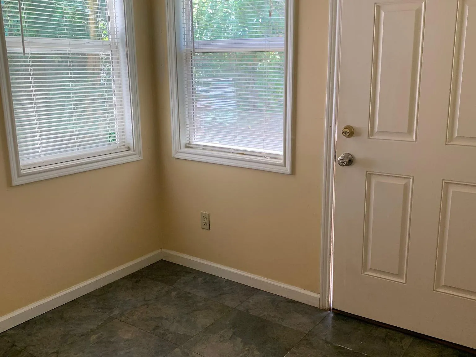 112 Louisa Blvd — Photo 3
