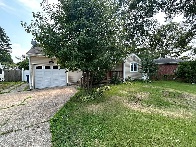 1031 E Leicester Ave — Photo 18