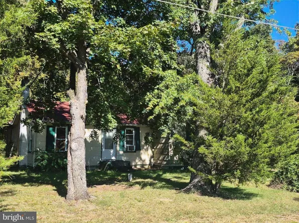 28 Schoolhouse Ln, Pittsgrove, NJ 08318