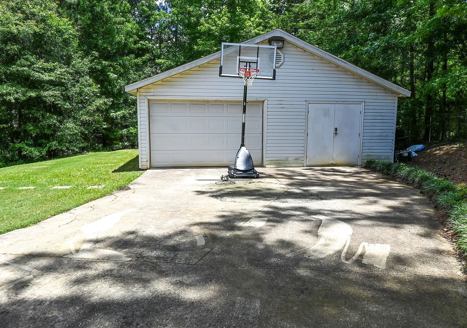 Harris County-Near I-185, 3 Bedrooms and 2 Full Baths plus 2000 sq ft shop — Photo 2