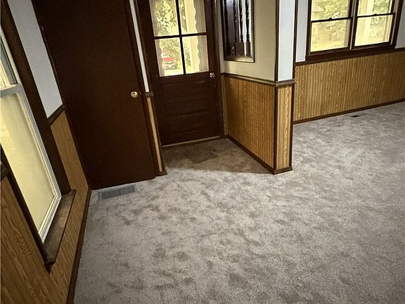 5th image of 719 Orient St