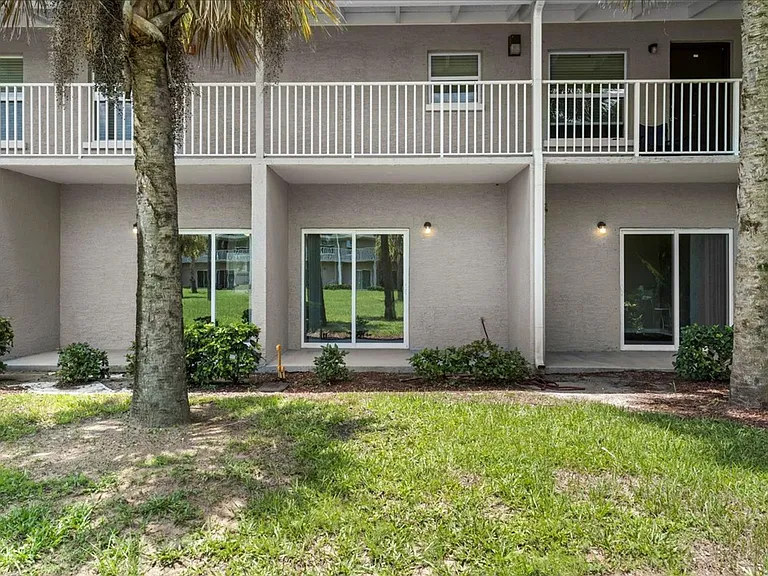 Manatee Landing — Photo 51