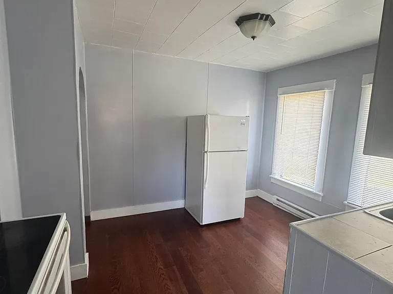515 W 2nd St — Photo 15