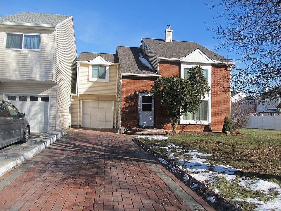 61 Woodland Way
