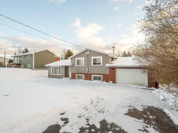 27 Grove Ave, Beaver Bank, NS B4G 1B7