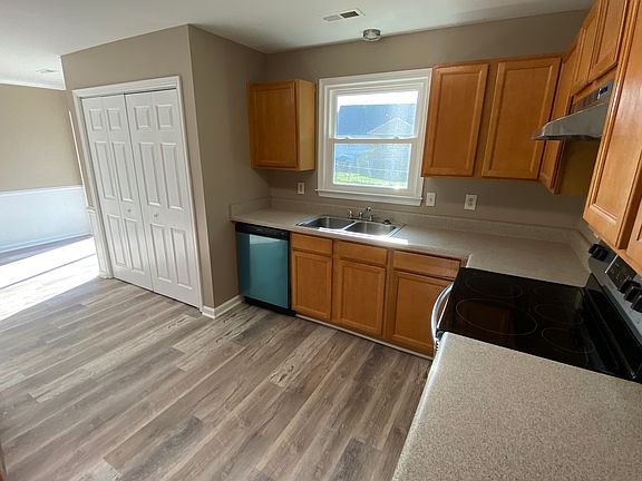 4th image of 7336 Hilmar Dr