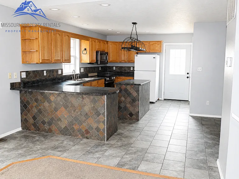 216 Spring Meadows Pkwy — Photo 4