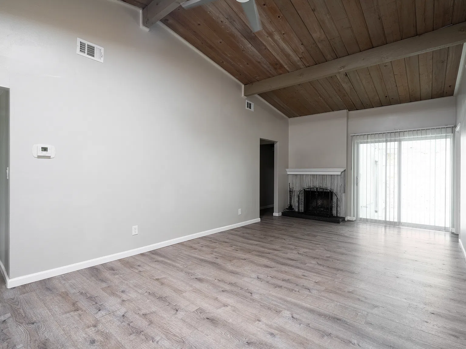 6 bed, 1700 sqft, $7,950 — Photo 1