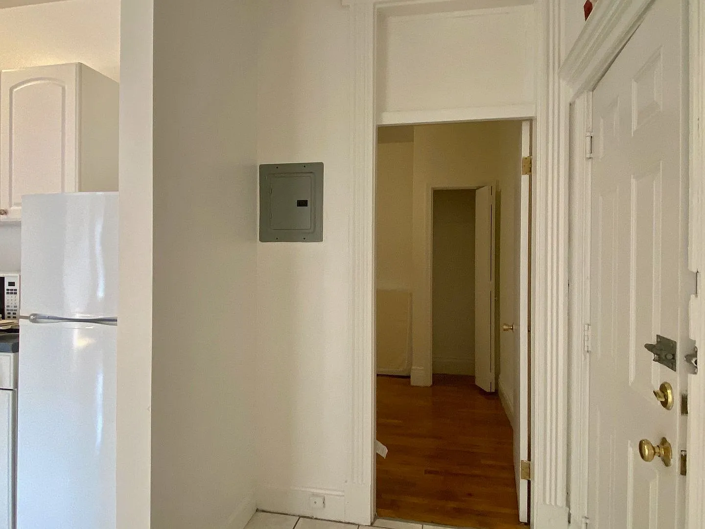 Large, sunny 2 bed unit in a prime location in Allston. — Photo 3