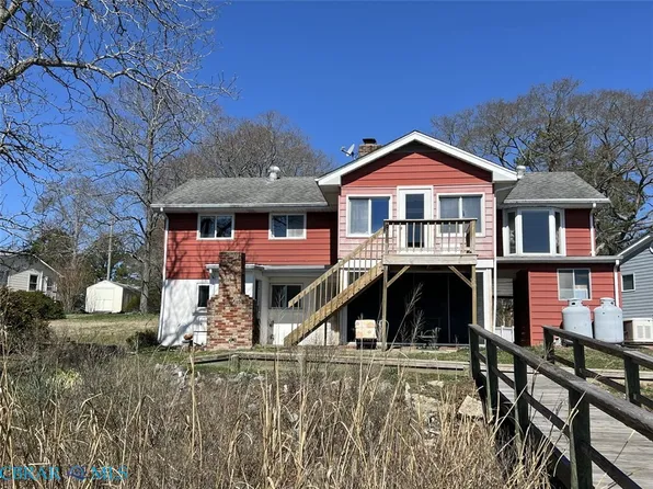 1033 Point Anne Dr, Hartfield, VA 23071