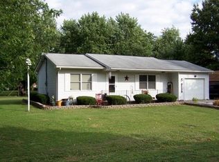 24 S Elm St, Tamaroa, IL 62888