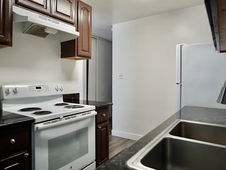 410 Auburn Way #1 — Photo 5