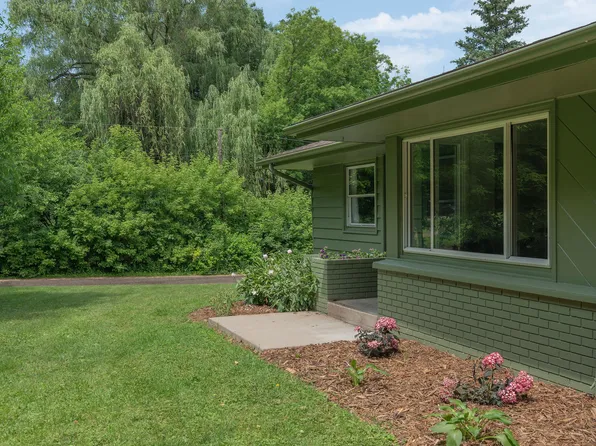 22470 Murray St, Shorewood, MN 55331