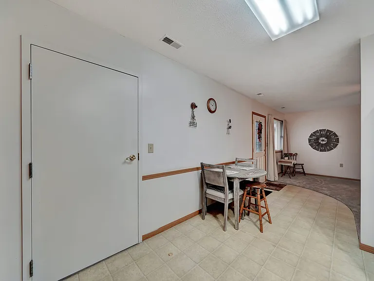 533 S Iver St #1 — Photo 15