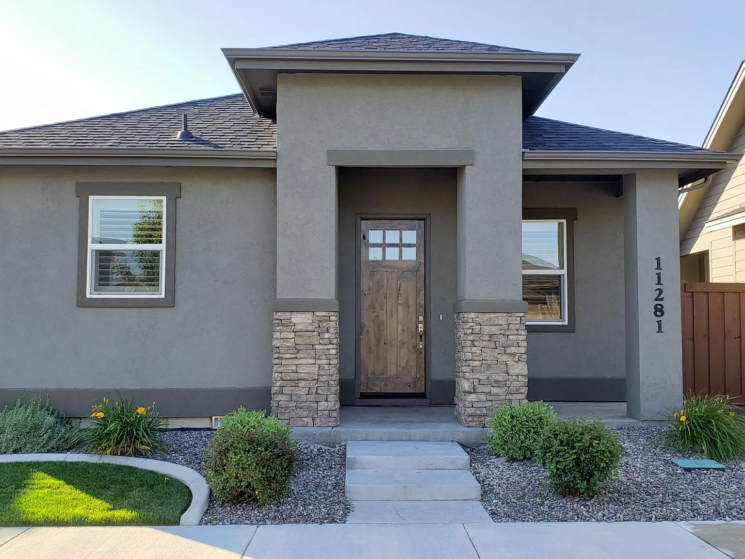 3 bed, 1400 sqft, $2,450 — Photo 2