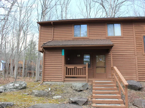 211 Falls Cir, Bushkill, PA 18324