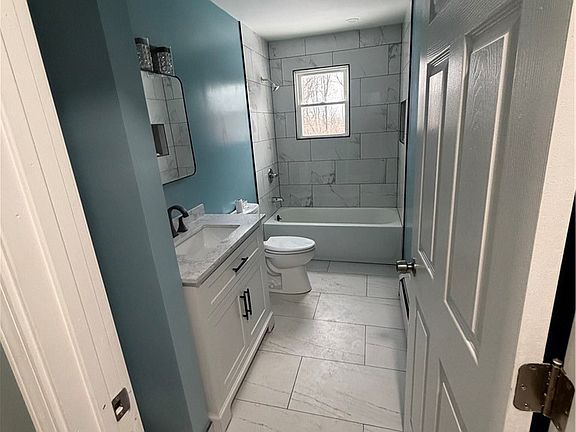 5th image of 190 10th St