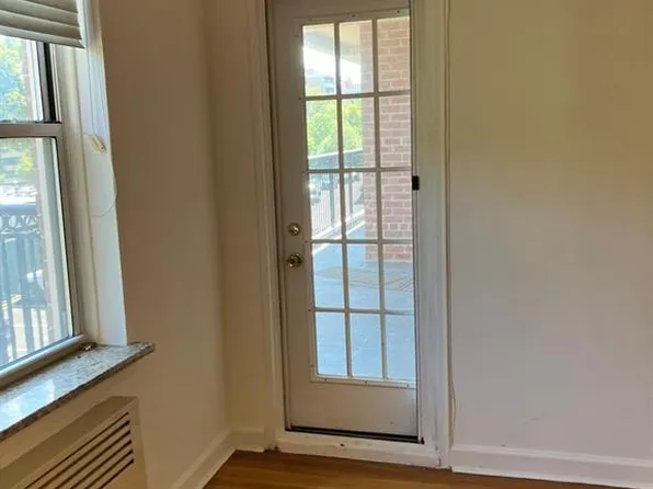 162-41 Powells Cove Boulevard image 7 of 12