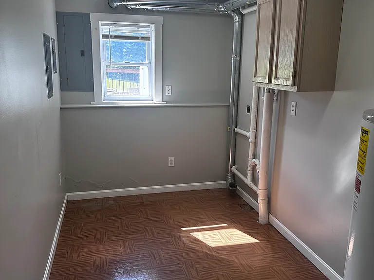 411 Main St #B — Photo 14