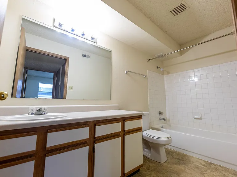Marina Apartments — Photo 8