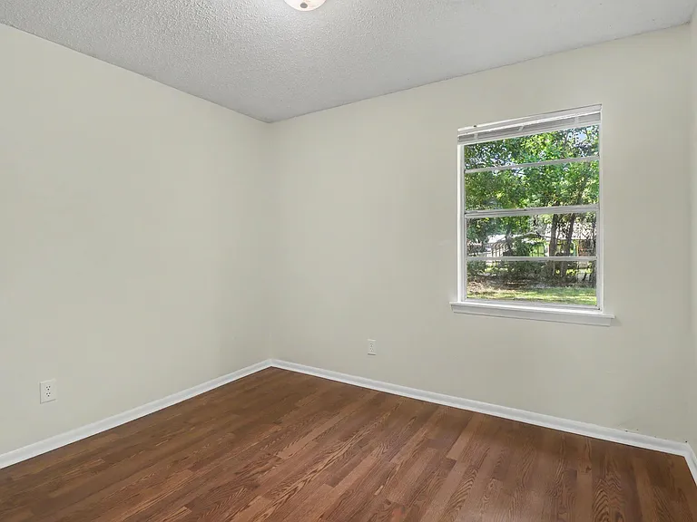 4136 Mimosa Dr — Photo 7