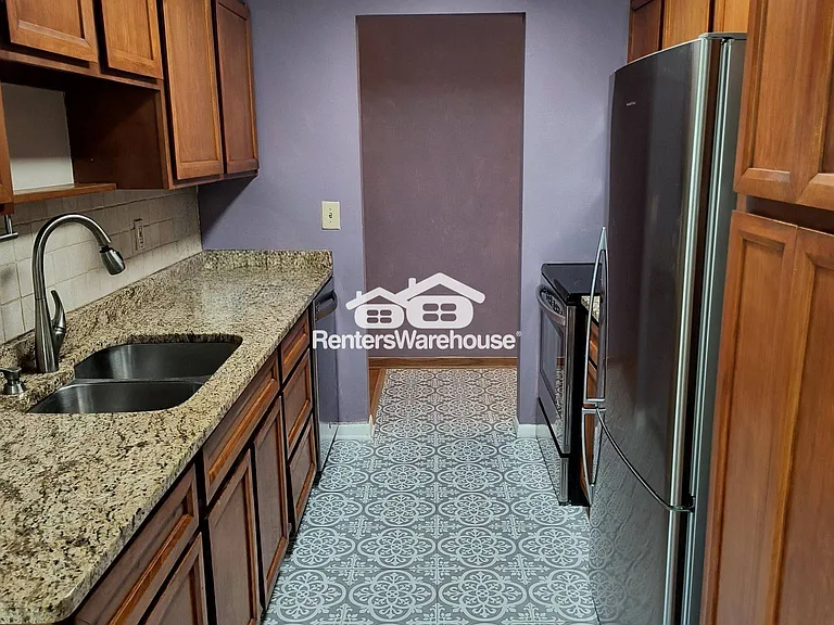 1901 Emerson Ave S #102 — Photo 2