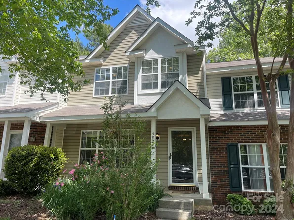 5837 Cougar Ln, Charlotte, NC 28269