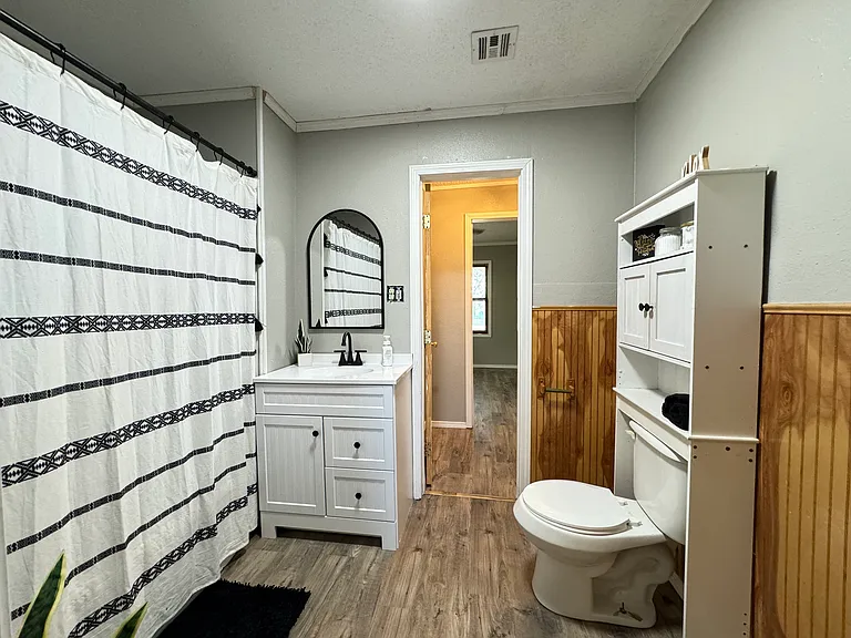 1240 E Walnut St — Photo 29