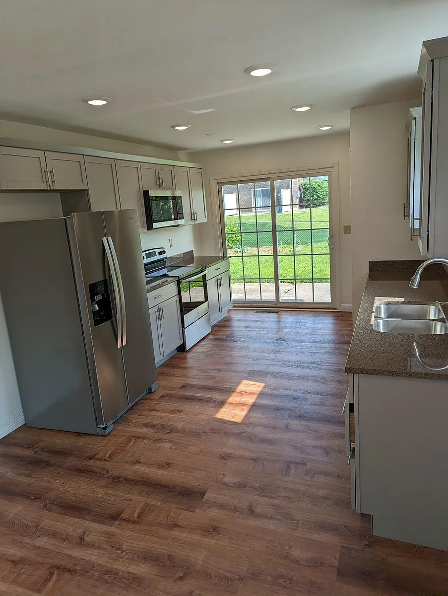 Building Photo - 518 Brookview Ct
