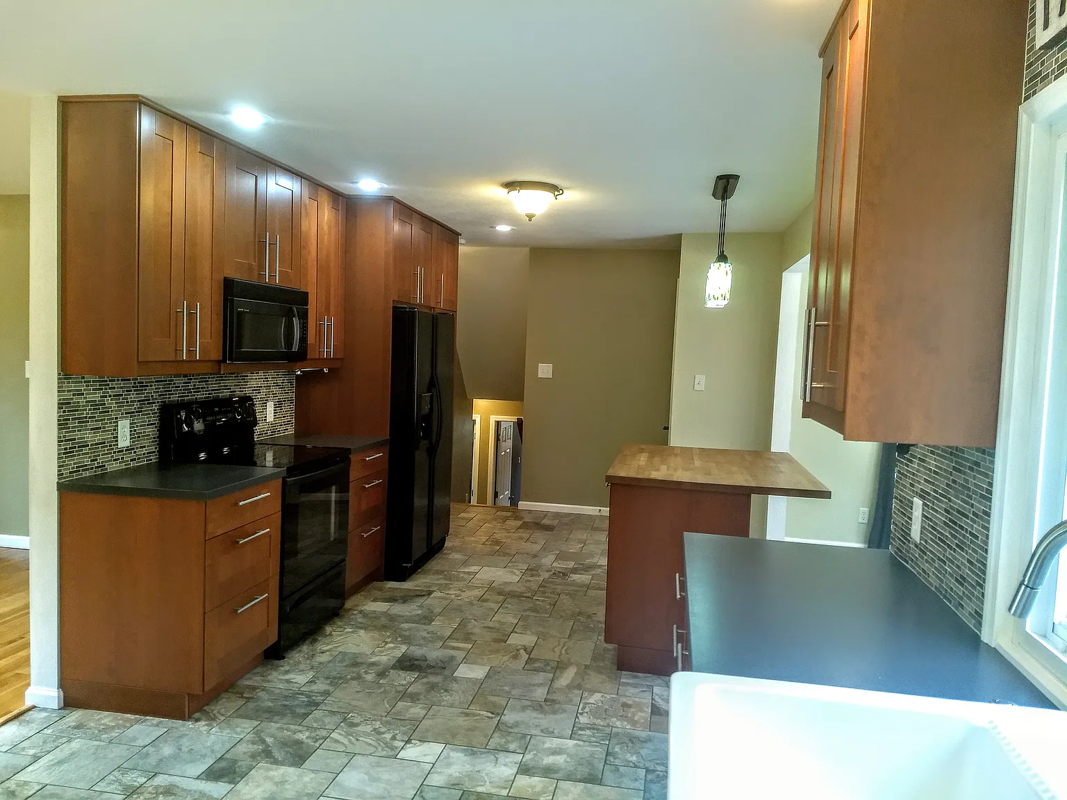 4 bed, 3.5 bath, 2615 sqft, $2,850 — Photo 2