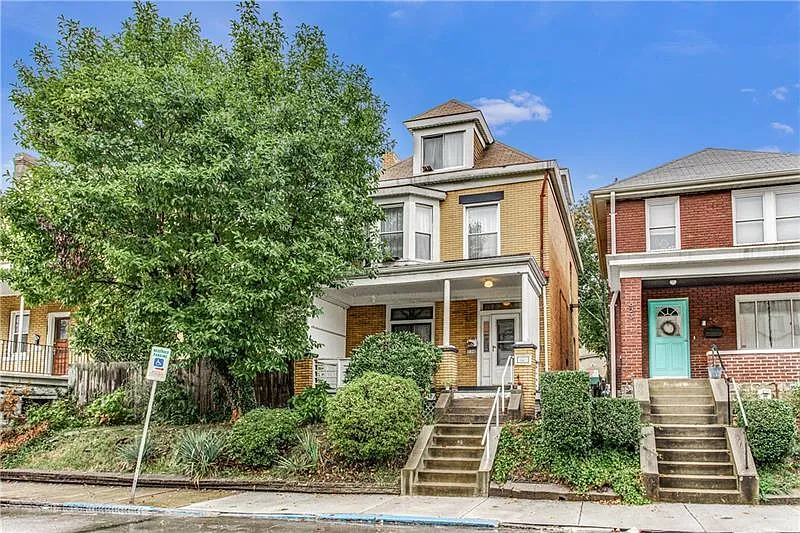 1821 Jancey St photo 1