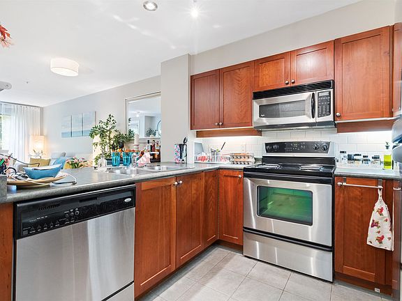 5th image of 625 Park Cres #208