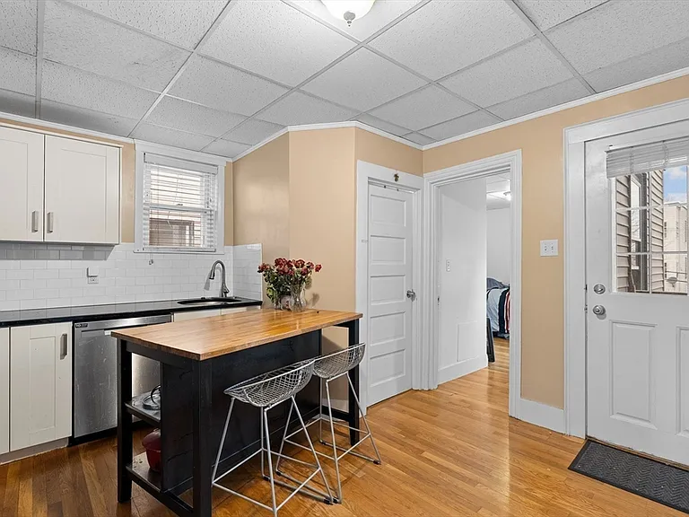 674 Saratoga St #2B — Photo 5