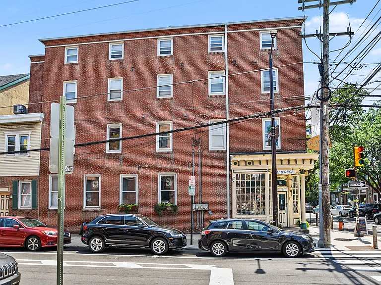 637 N 2nd St #2 — Photo 11
