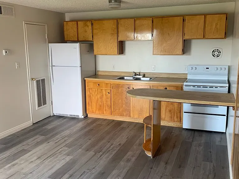 3718 Hazelwood St #9 — Photo 4