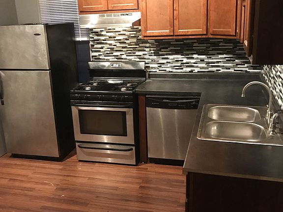 3rd image of 3246 N Ravenswood Ave