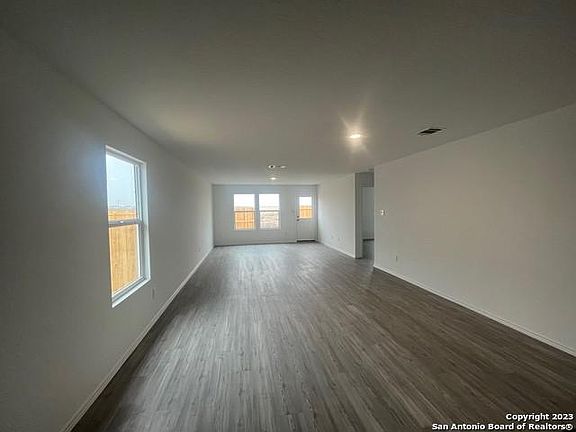 4th image of 2421 Double Oak Dr