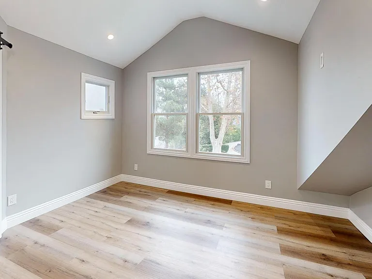 6th Bedroom w/Bathroom
