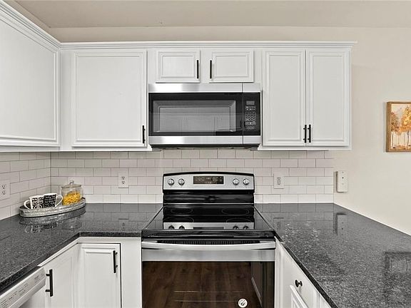 3rd image of 1600 Kelly Ln
