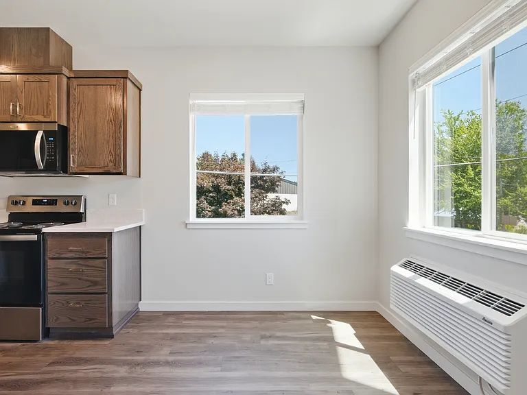 1435 Mildred Ln SE — Photo 4